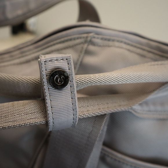 Lululemon Unisex Gray Nylon Double Handle Gym Tote Weekender Shoulder Bag $160 - Picture 12 of 12